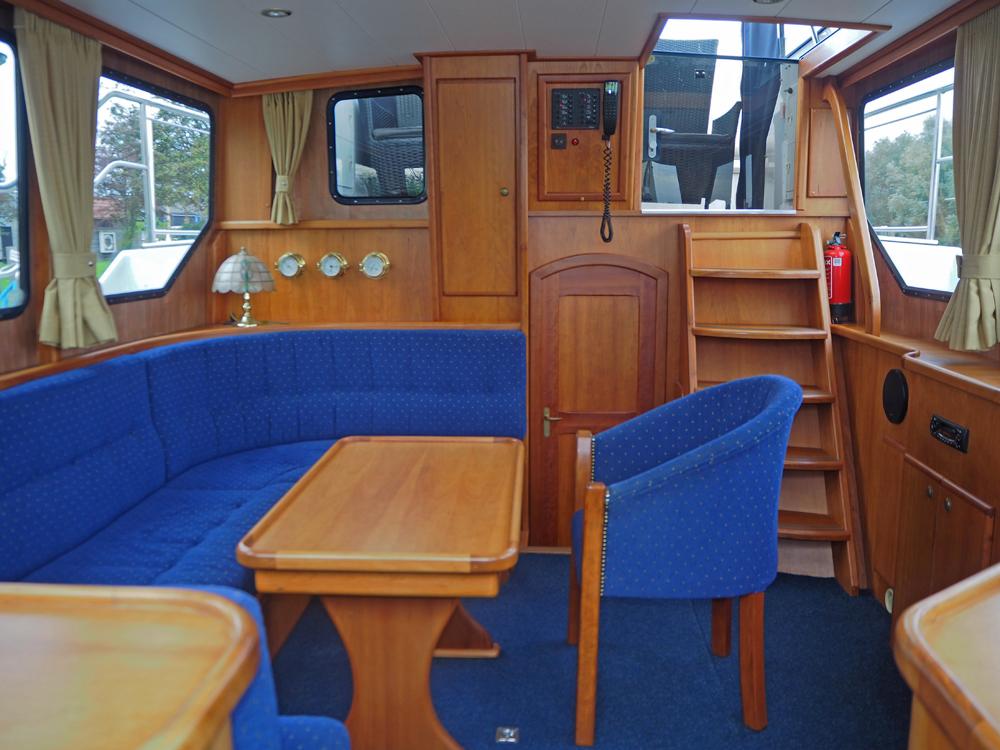 Saloon, Accommodation